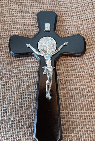WALL WOOD CROSS ST BENEDICT 8"H